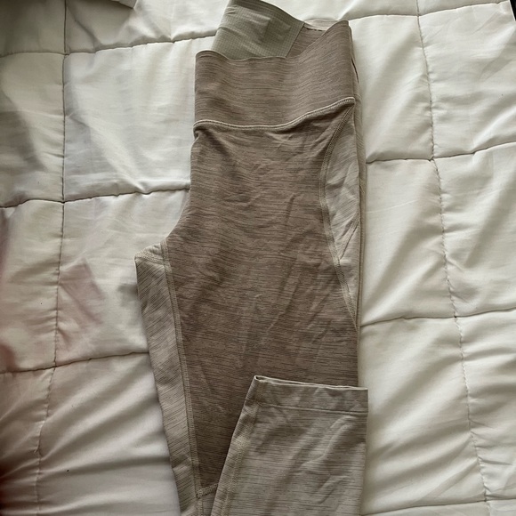 Outdoor Voices Move Free Two Tone 7/8 Leggings - Picture 4 of 5